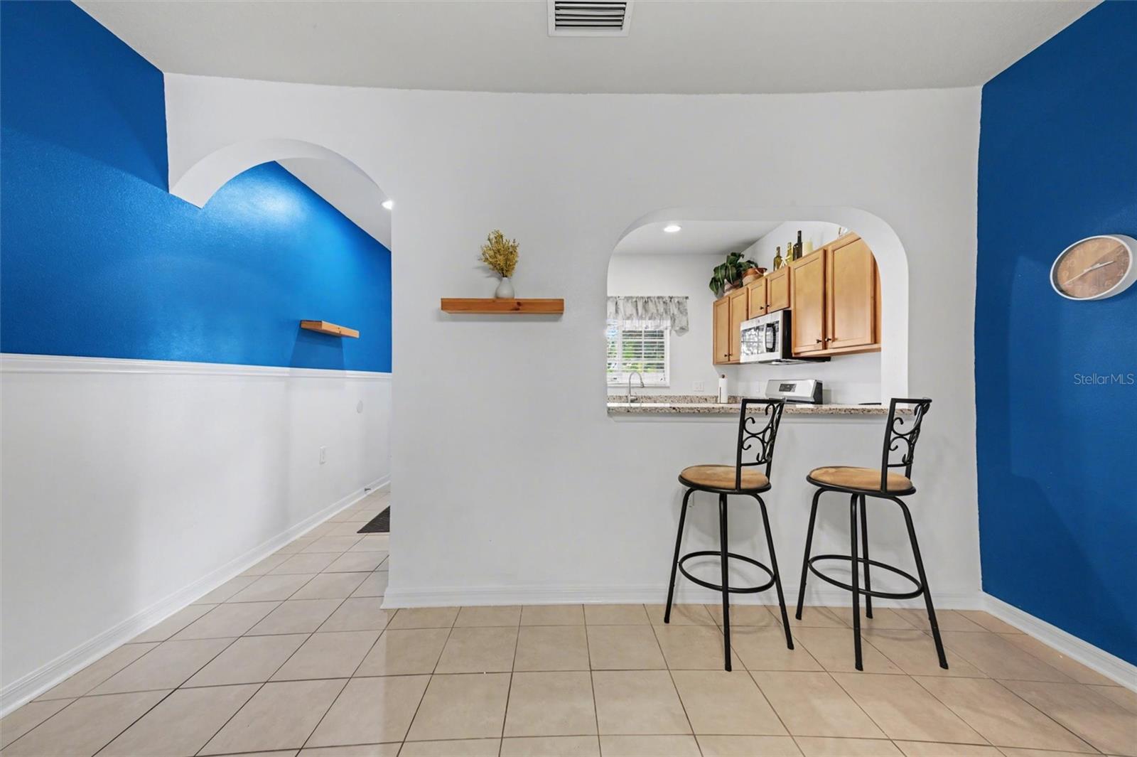 LAKESIDE VILLAGE TOWNHOME - Residential