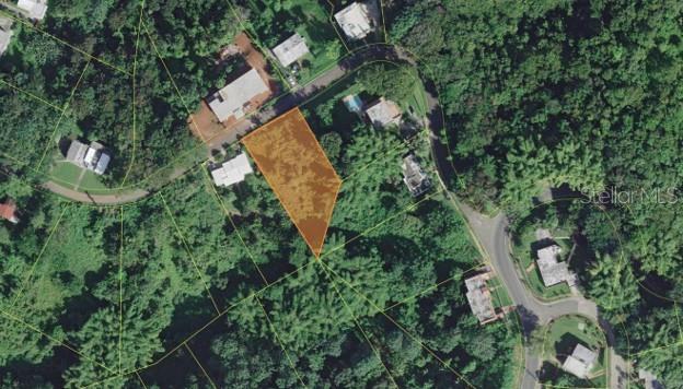 Exceptional opportunity to acquire a spacious lot of approximately 2,125 square meters in the Miradero Gardens community in Mayagüez, Puerto Rico. This property offers the ideal setting to build a custom home in one of the area's most desirable neighborhoods. Its generous size provides ample space for a residential project with privacy, comfort, and endless design possibilities. Conveniently located near shopping centers, hospitals, schools, universities, and major transportation routes, this lot combines accessibility with a peaceful residential environment. Enjoy a prime location with excellent potential for future appreciation. Contact us today for additional information or to schedule a visit.