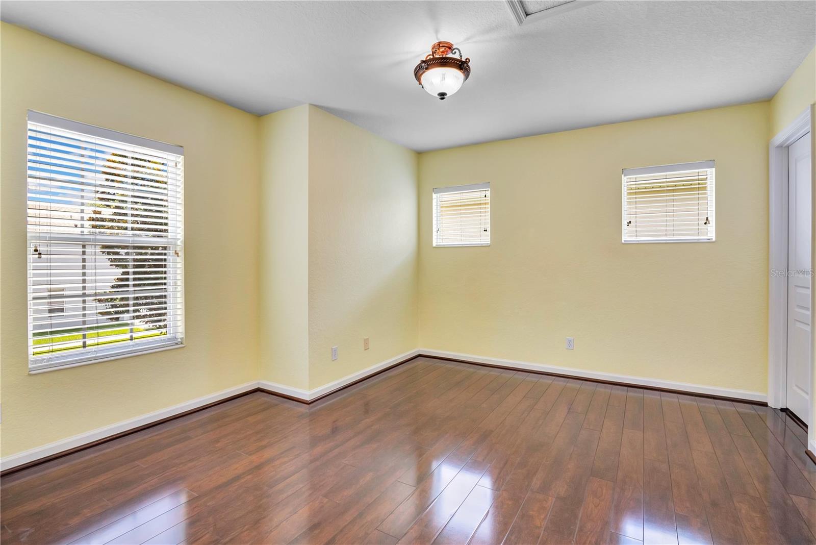 LAKE SAWYER SOUTH PH 01 - Residential Lease