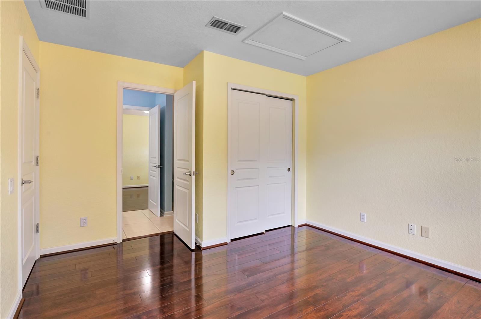 LAKE SAWYER SOUTH PH 01 - Residential Lease