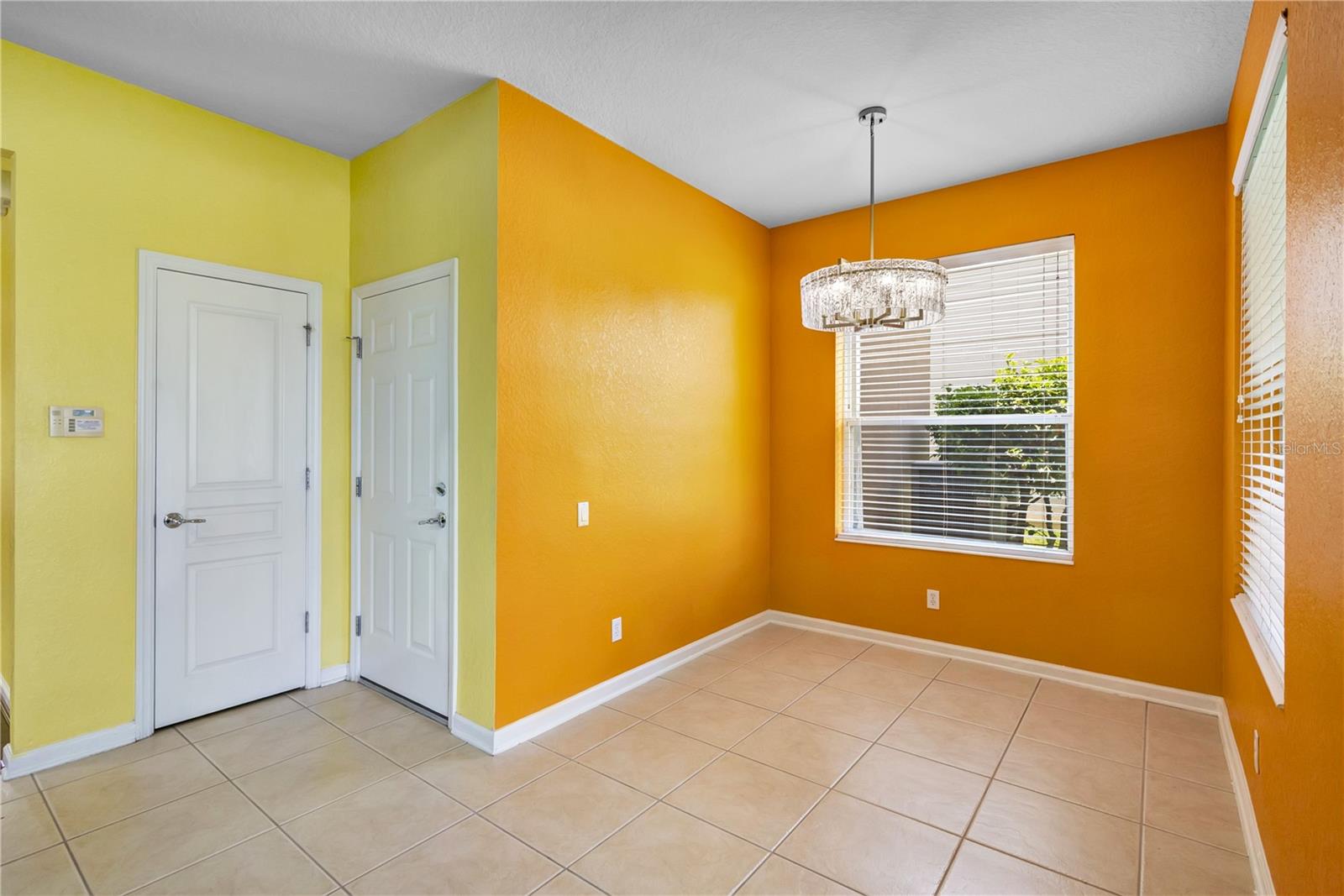 LAKE SAWYER SOUTH PH 01 - Residential Lease