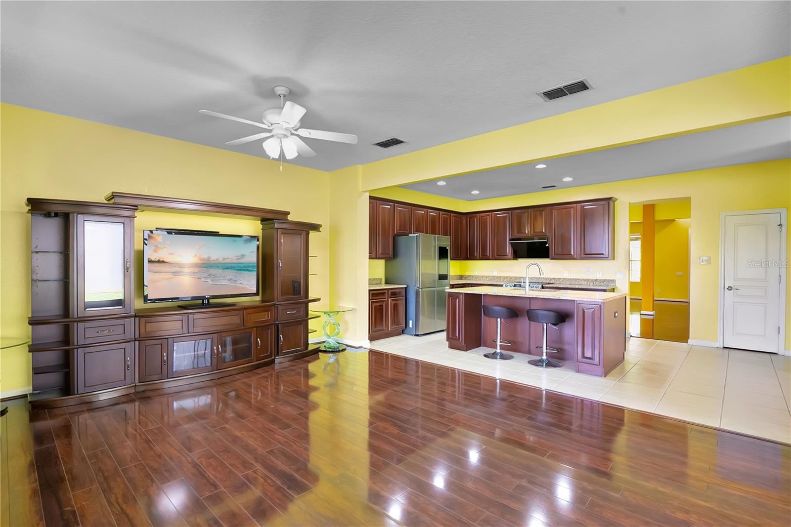 LAKE SAWYER SOUTH PH 01 - Residential Lease