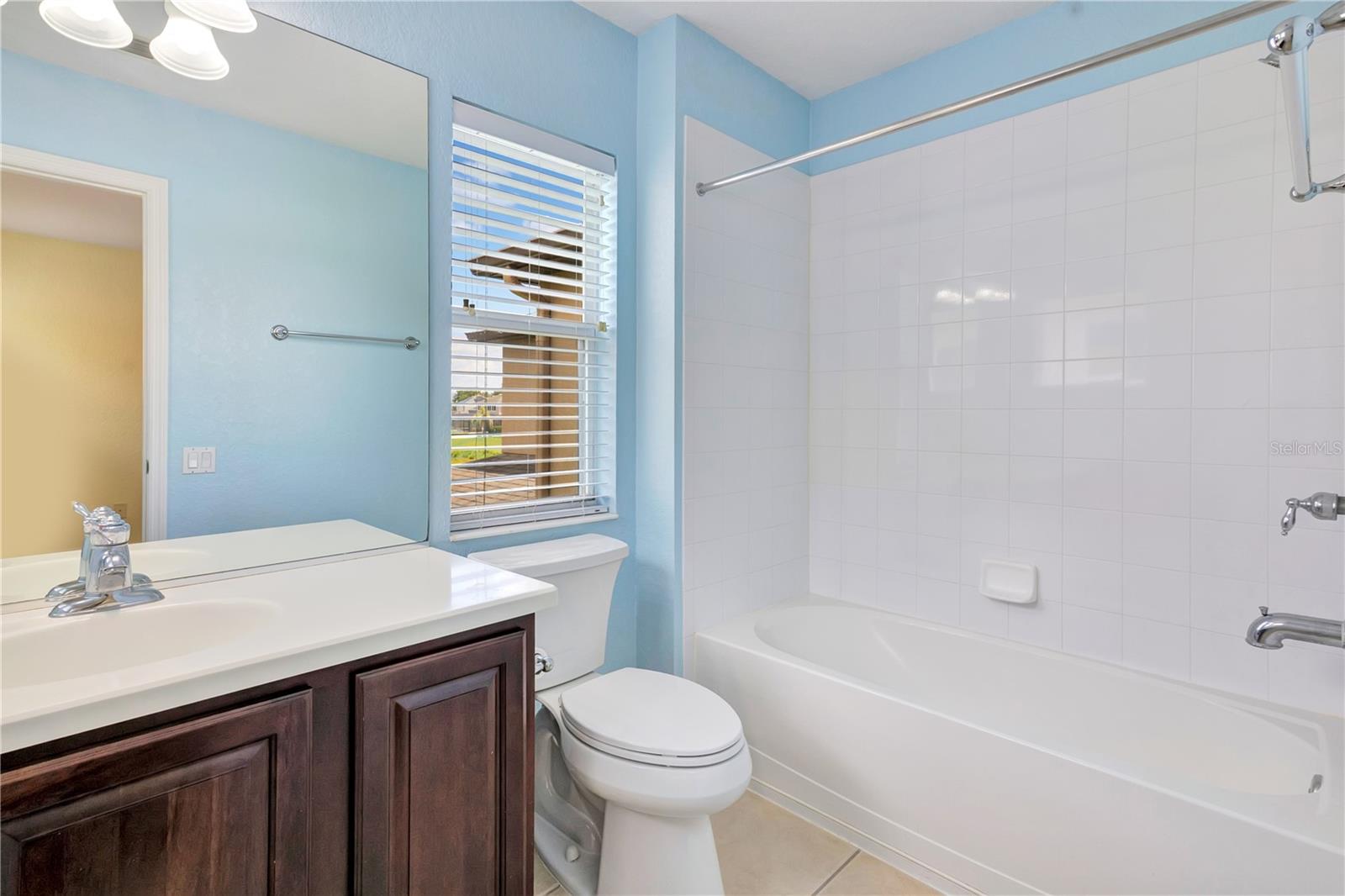 LAKE SAWYER SOUTH PH 01 - Residential Lease