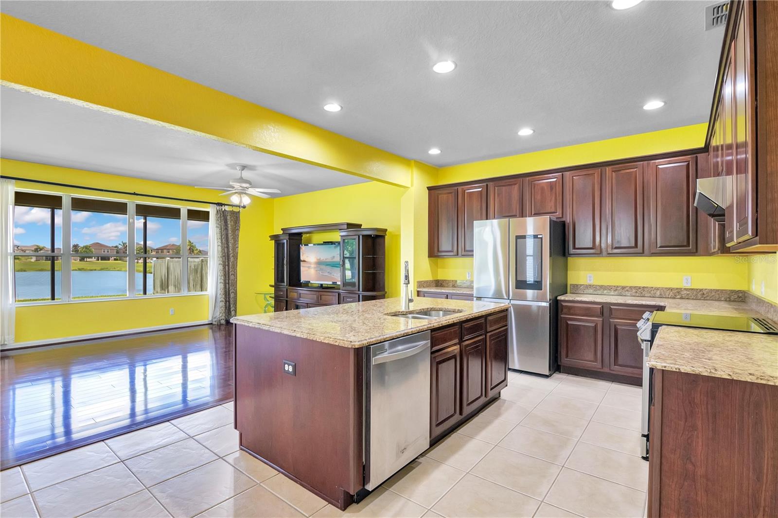 LAKE SAWYER SOUTH PH 01 - Residential Lease