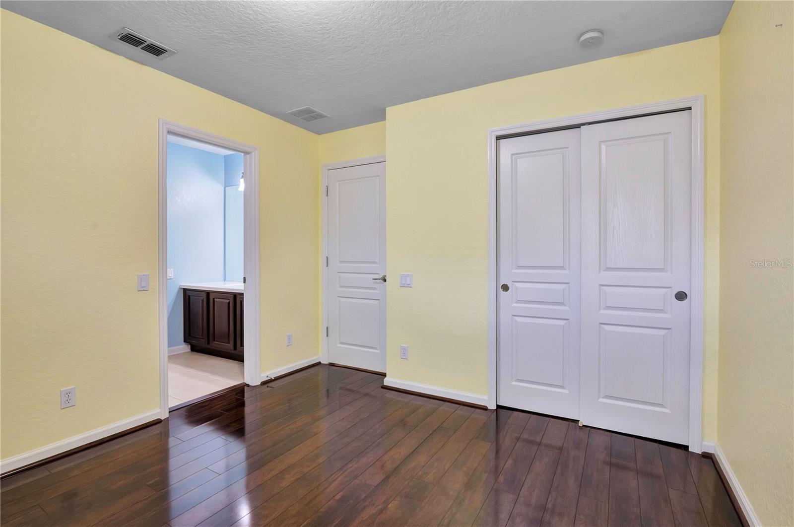 LAKE SAWYER SOUTH PH 01 - Residential Lease
