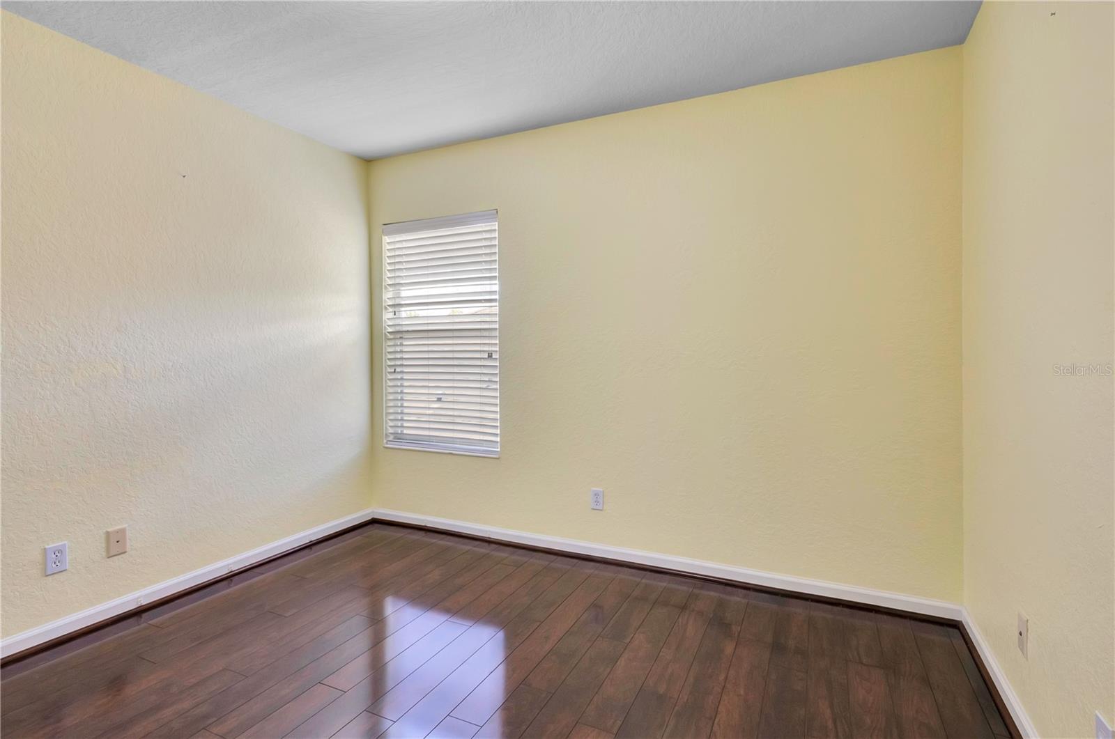 LAKE SAWYER SOUTH PH 01 - Residential Lease