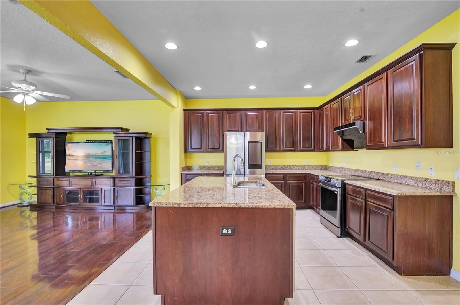 LAKE SAWYER SOUTH PH 01 - Residential Lease