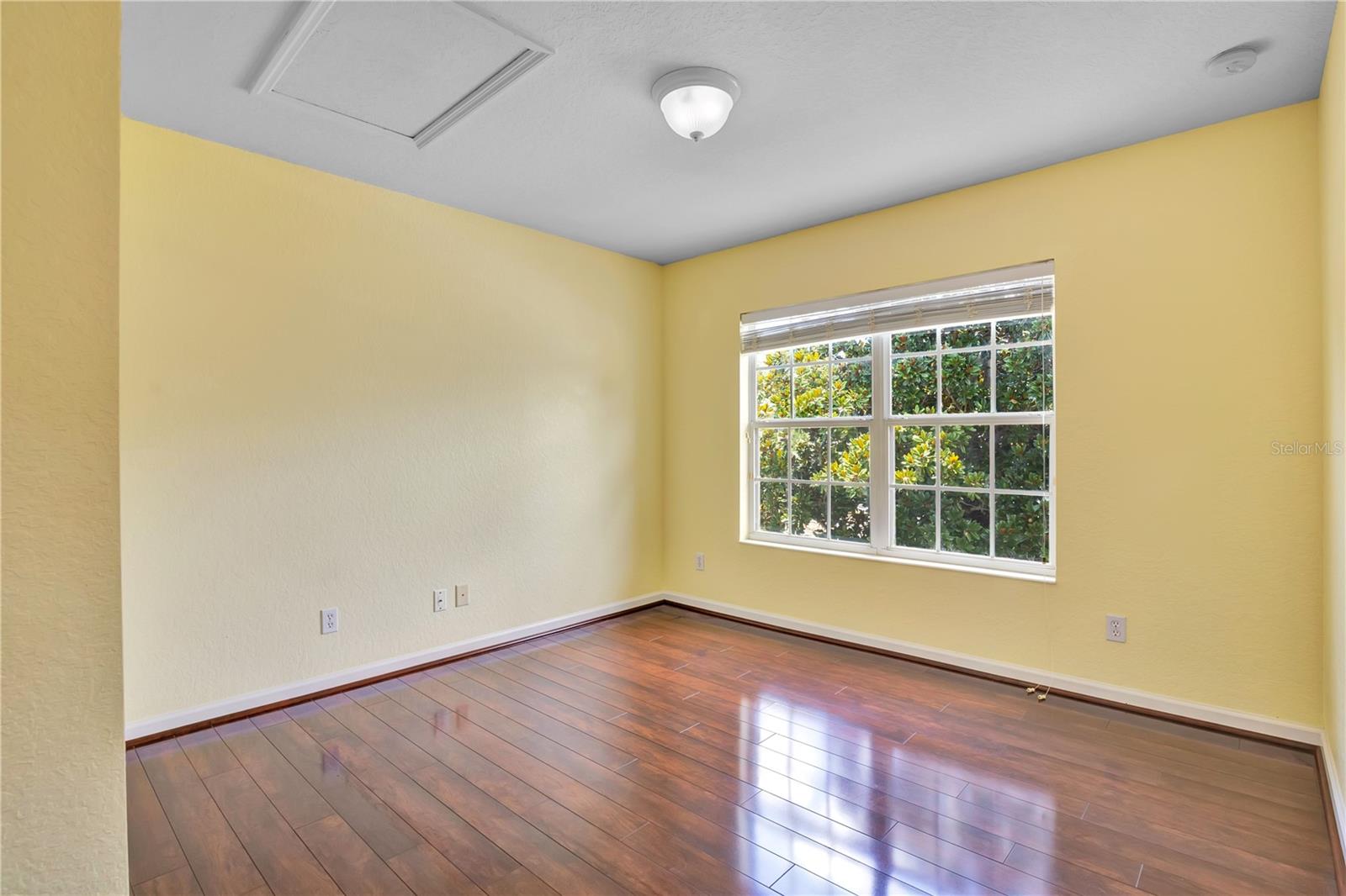 LAKE SAWYER SOUTH PH 01 - Residential Lease