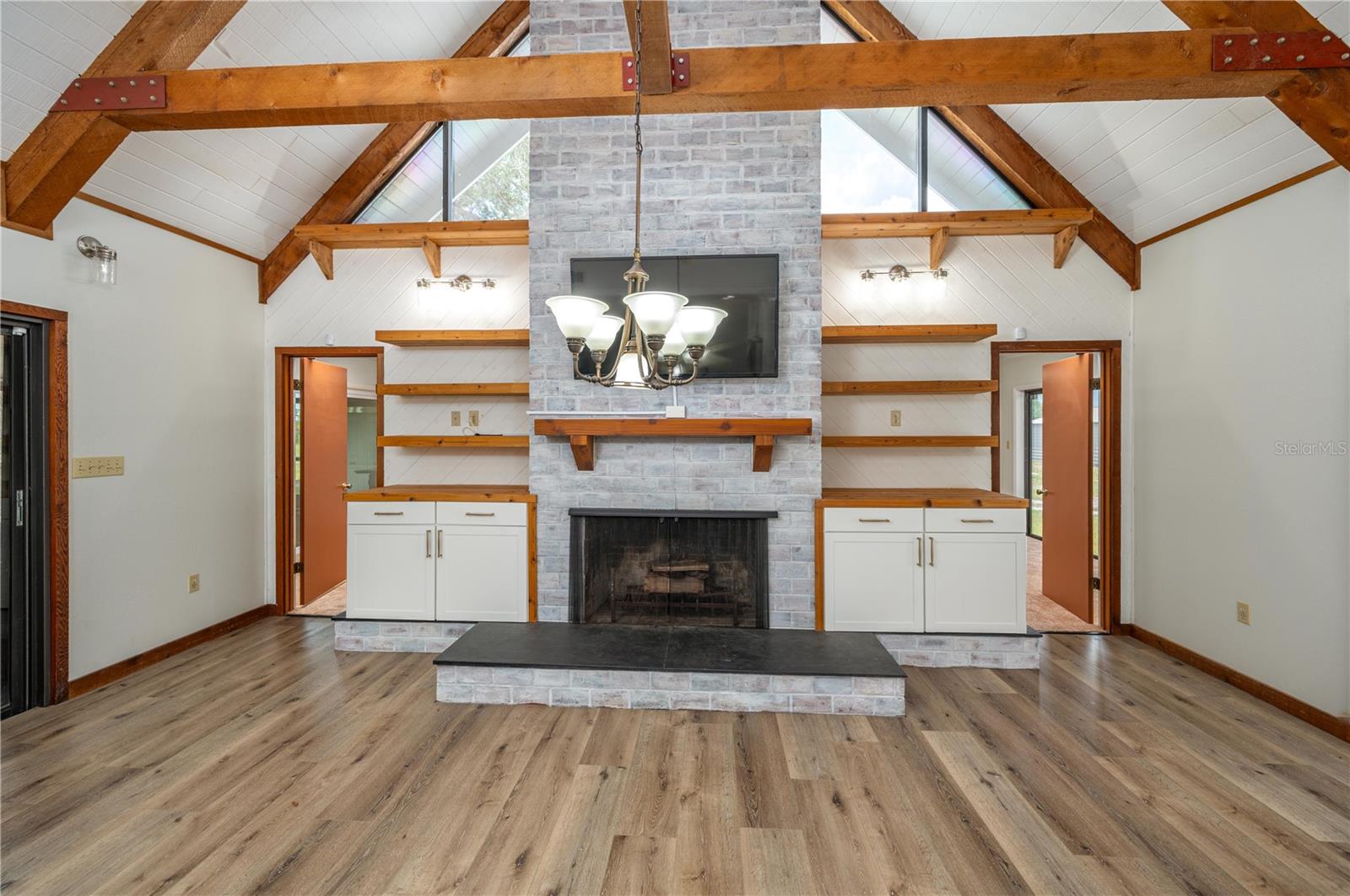 CROOKED LAKE - Residential