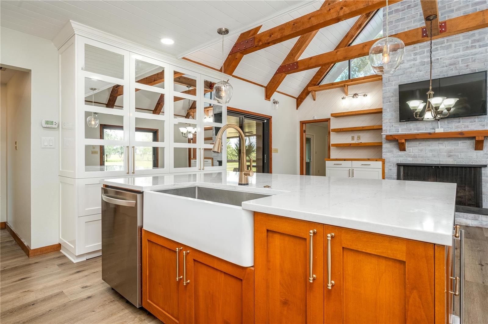 CROOKED LAKE - Residential