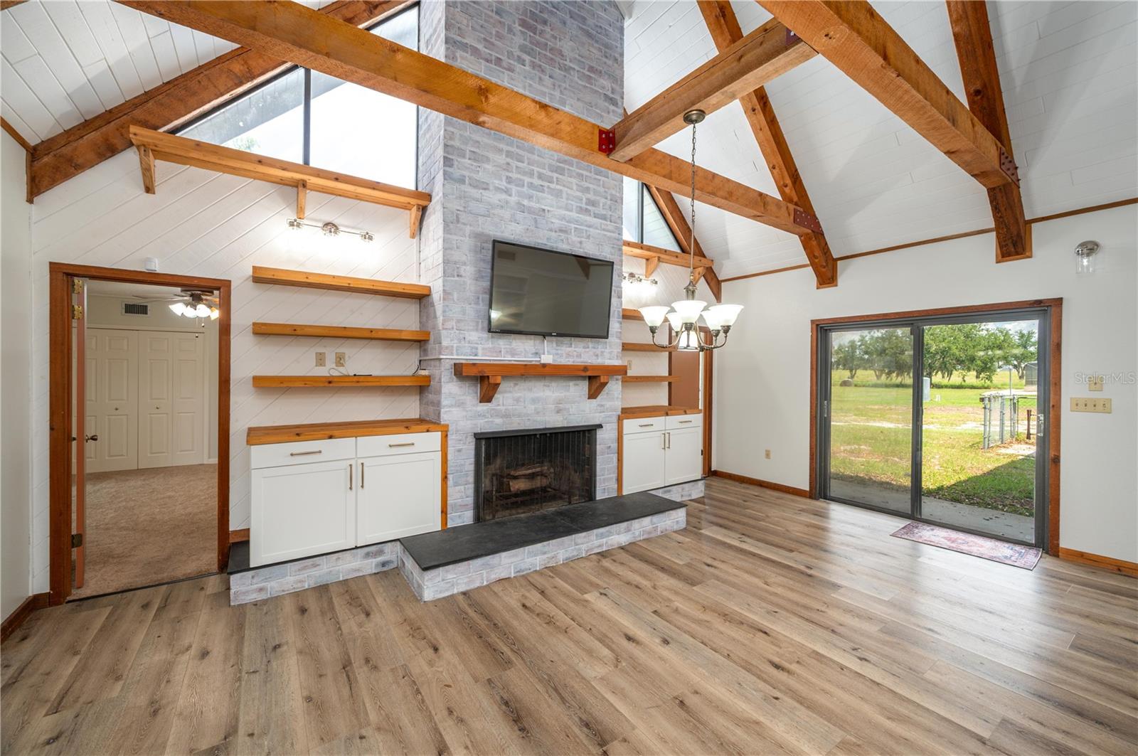 CROOKED LAKE - Residential