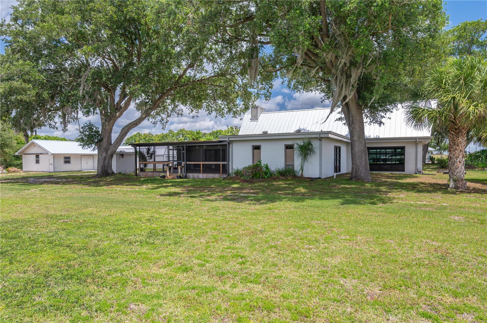 CROOKED LAKE - Residential