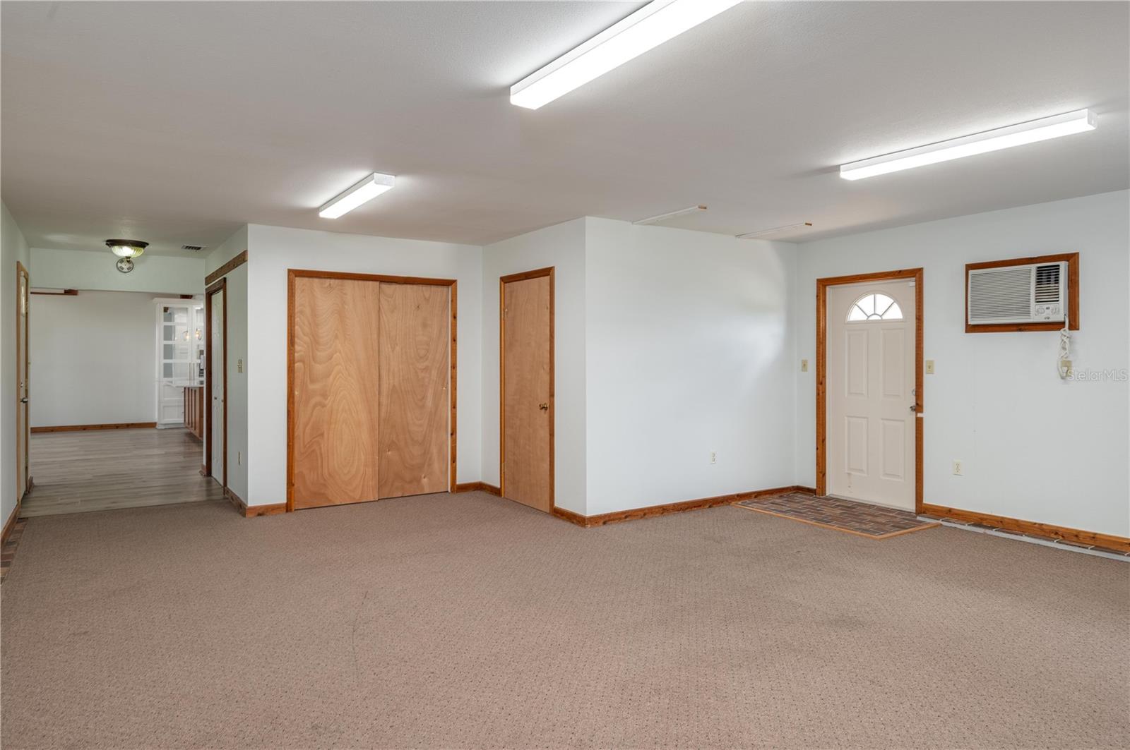 CROOKED LAKE - Residential