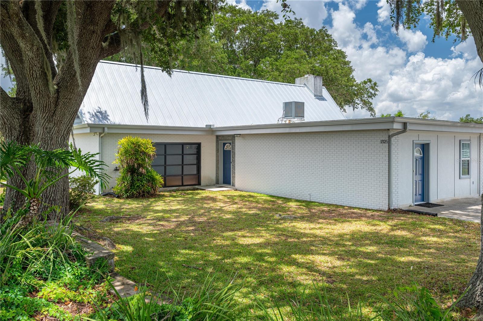 CROOKED LAKE - Residential