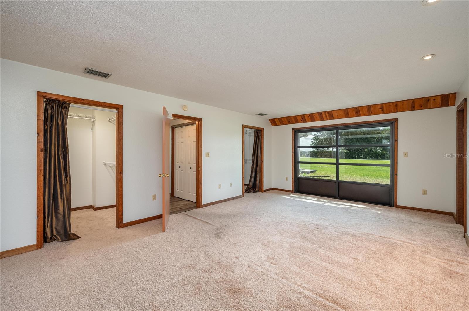 CROOKED LAKE - Residential