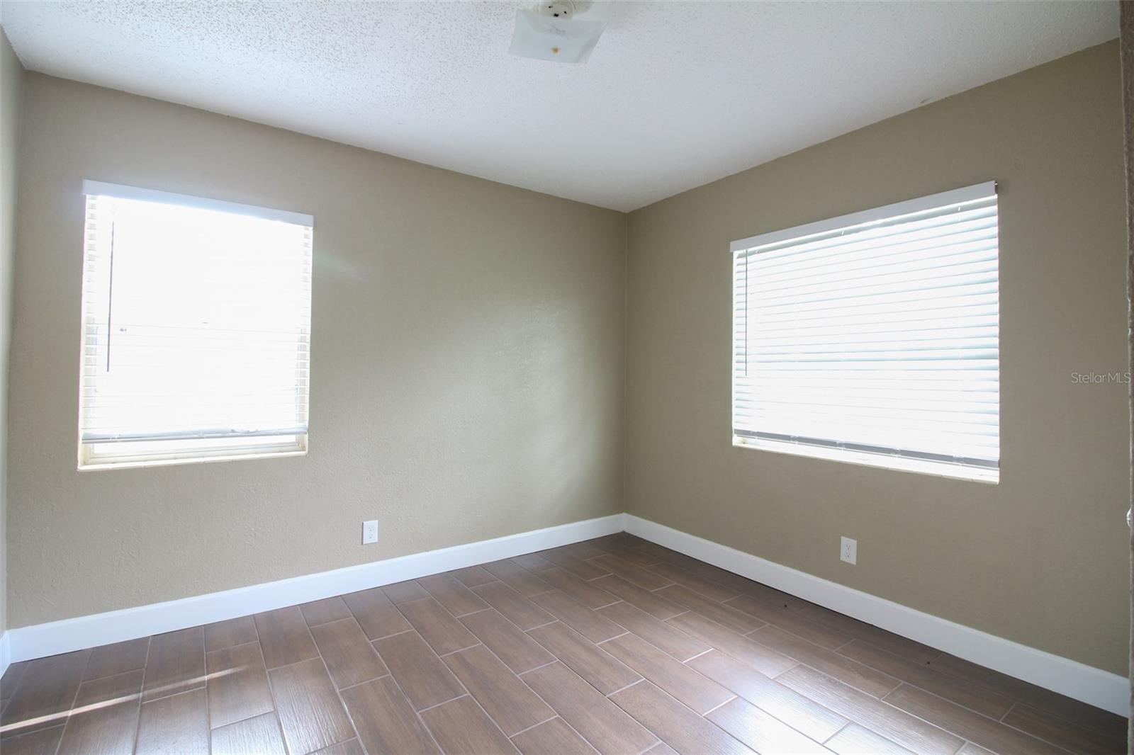 VAN DEUSEN AND SHANNONS - Residential Lease