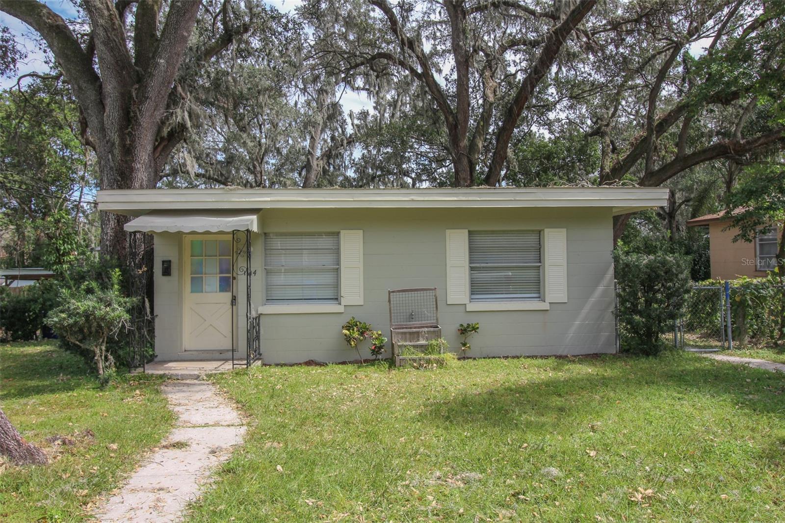 VAN DEUSEN AND SHANNONS - Residential Lease
