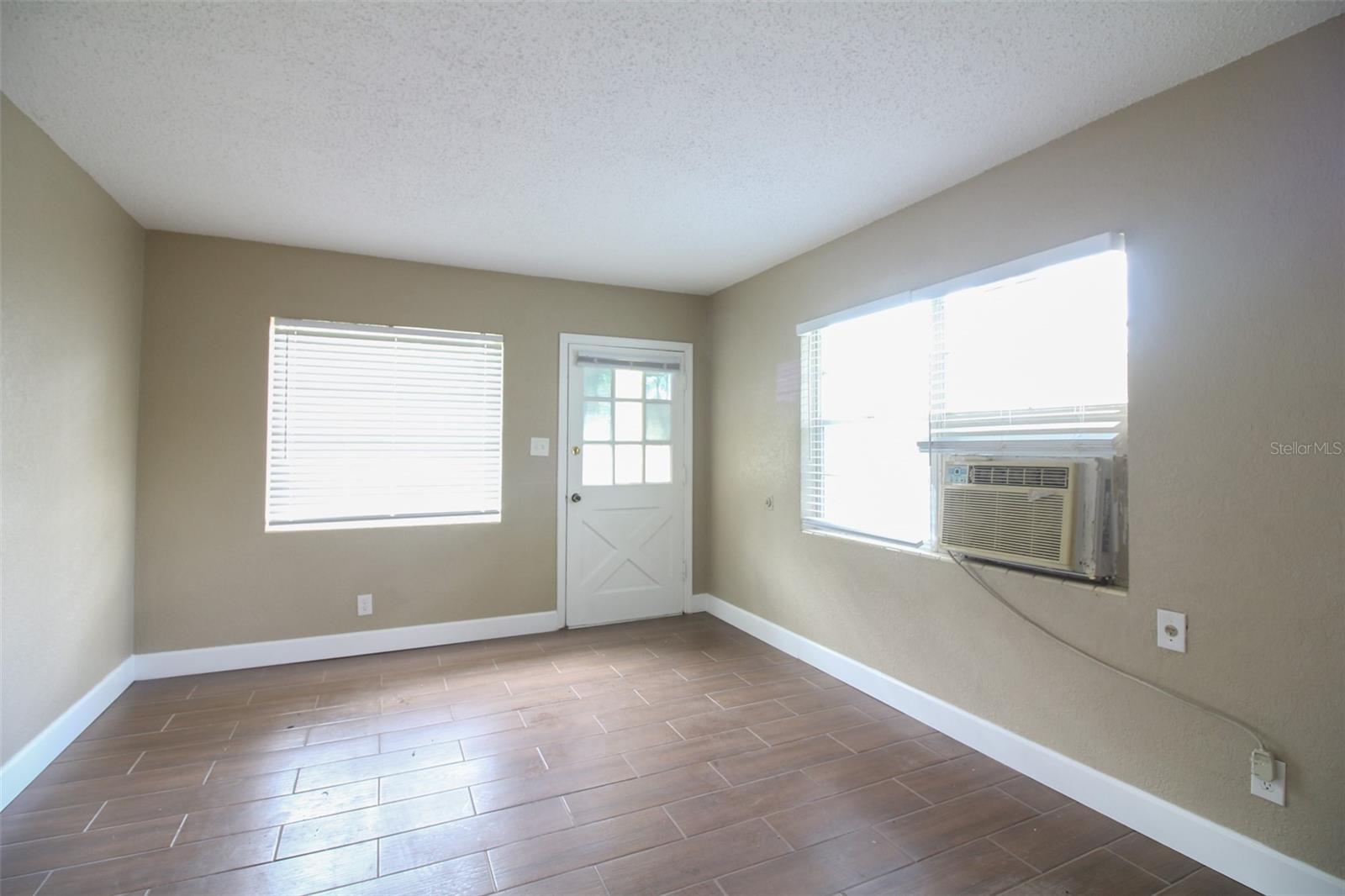 VAN DEUSEN AND SHANNONS - Residential Lease