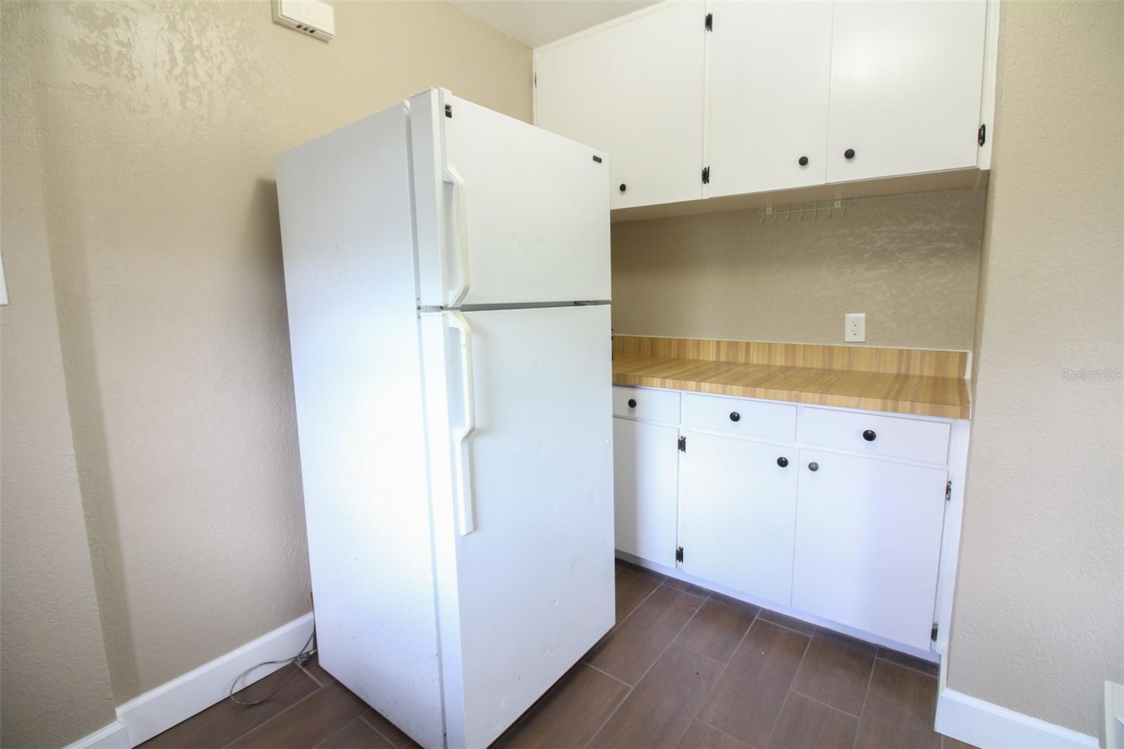 VAN DEUSEN AND SHANNONS - Residential Lease