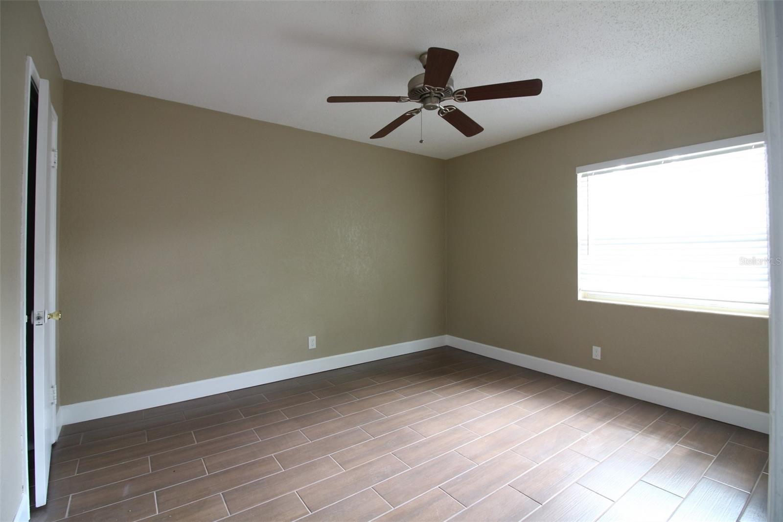 VAN DEUSEN AND SHANNONS - Residential Lease