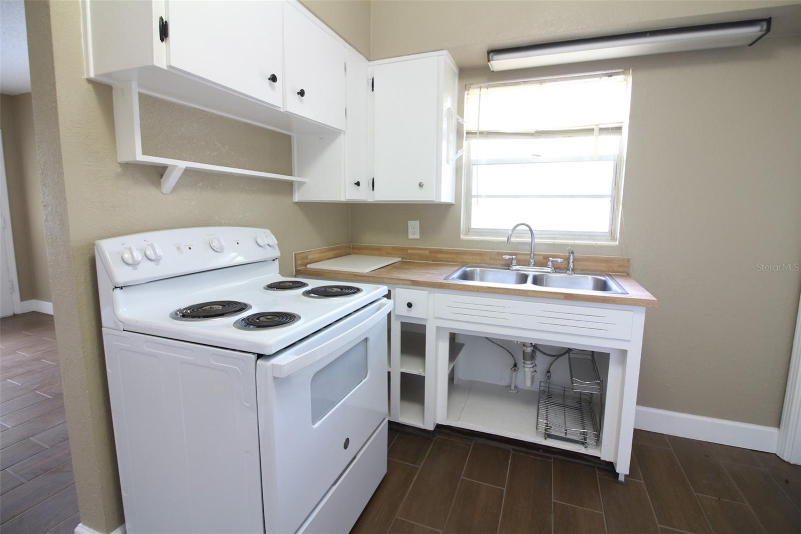 VAN DEUSEN AND SHANNONS - Residential Lease