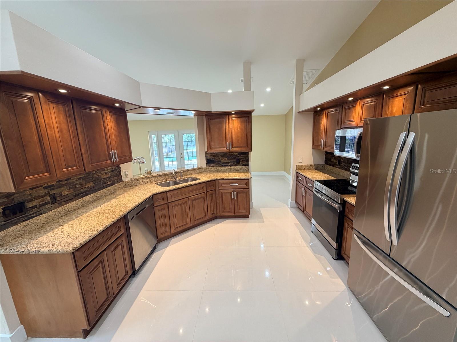 COLLEGE HEIGHTS PH 02 - Residential Lease