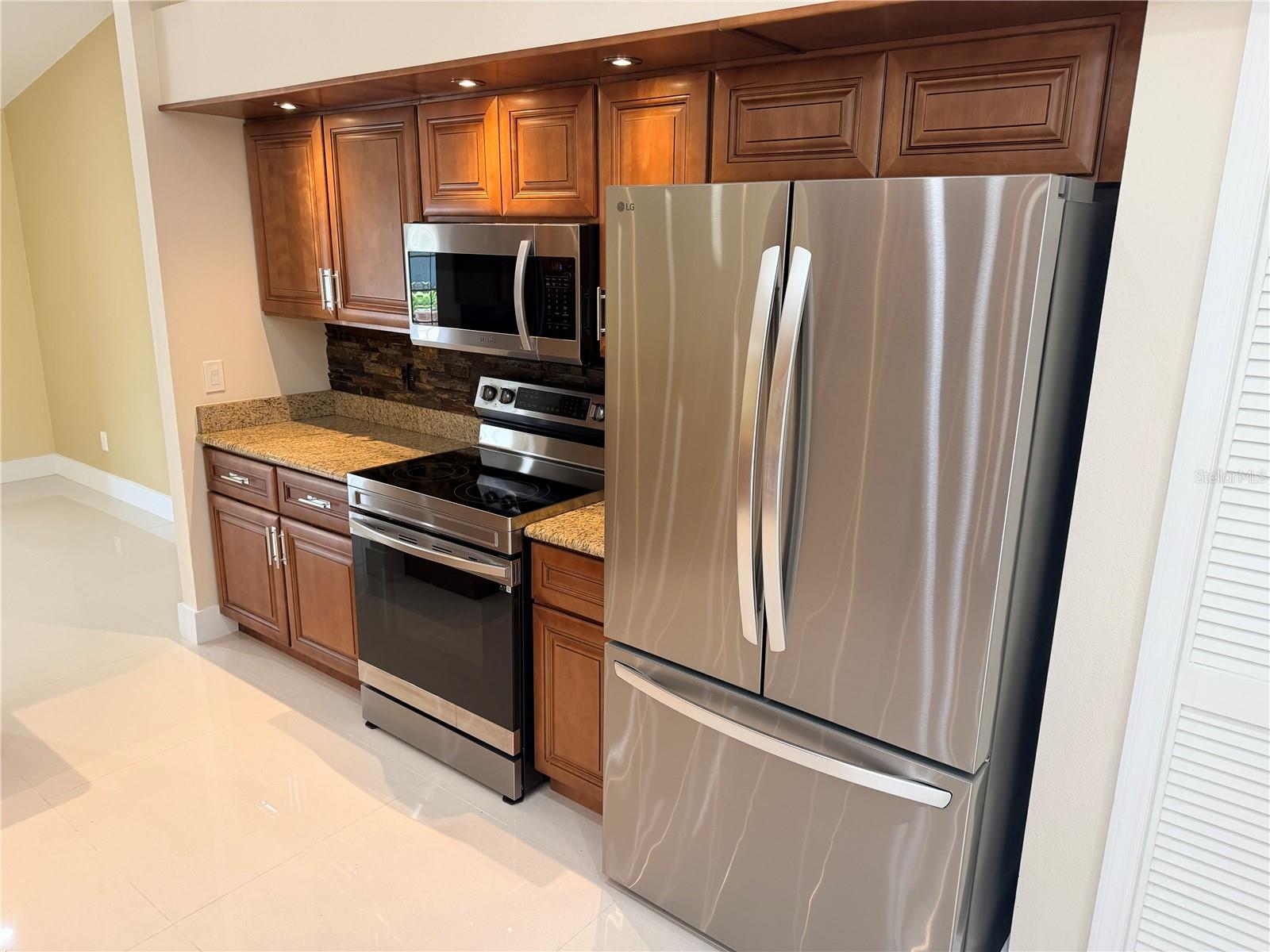 COLLEGE HEIGHTS PH 02 - Residential Lease
