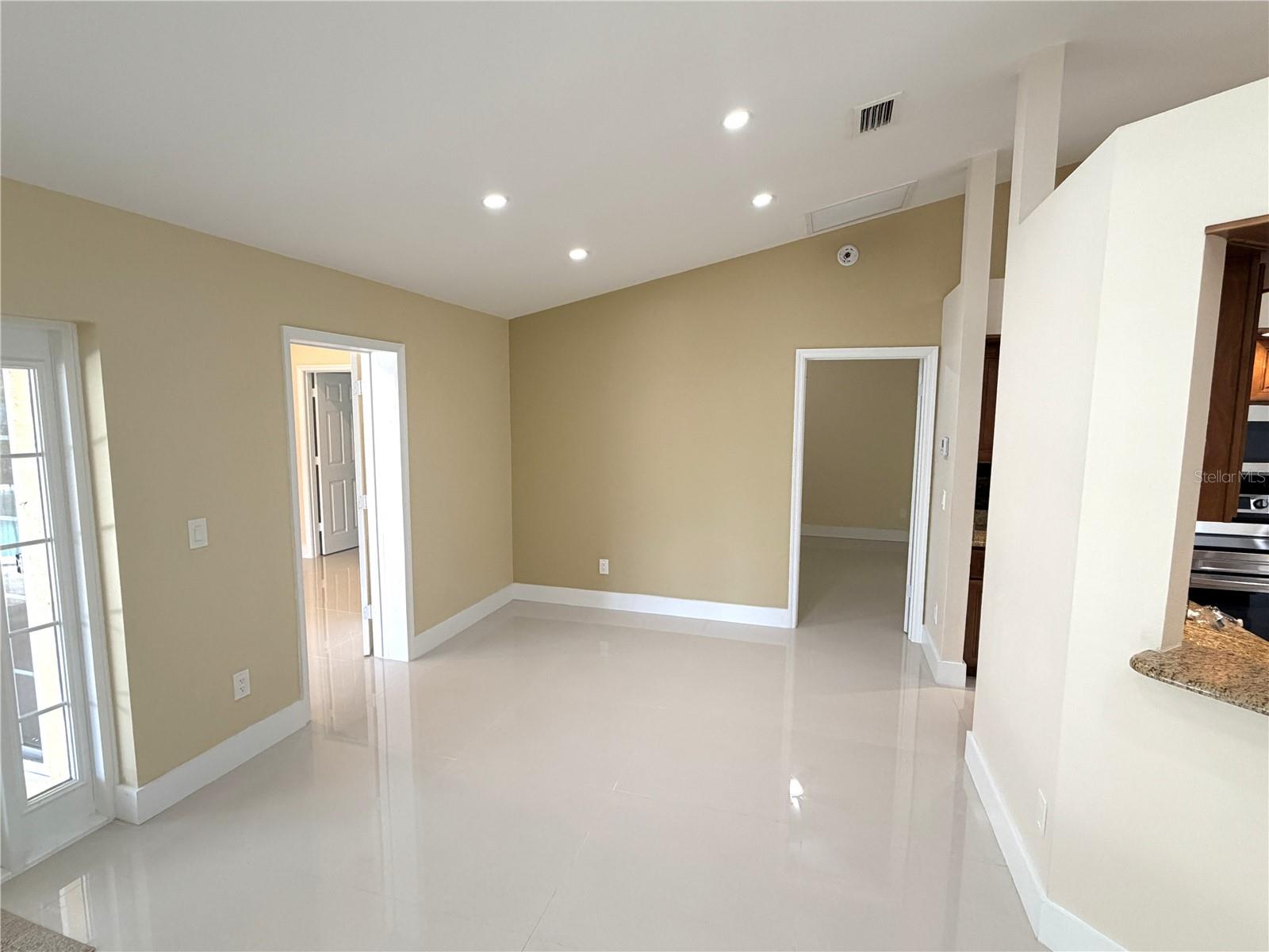 COLLEGE HEIGHTS PH 02 - Residential Lease