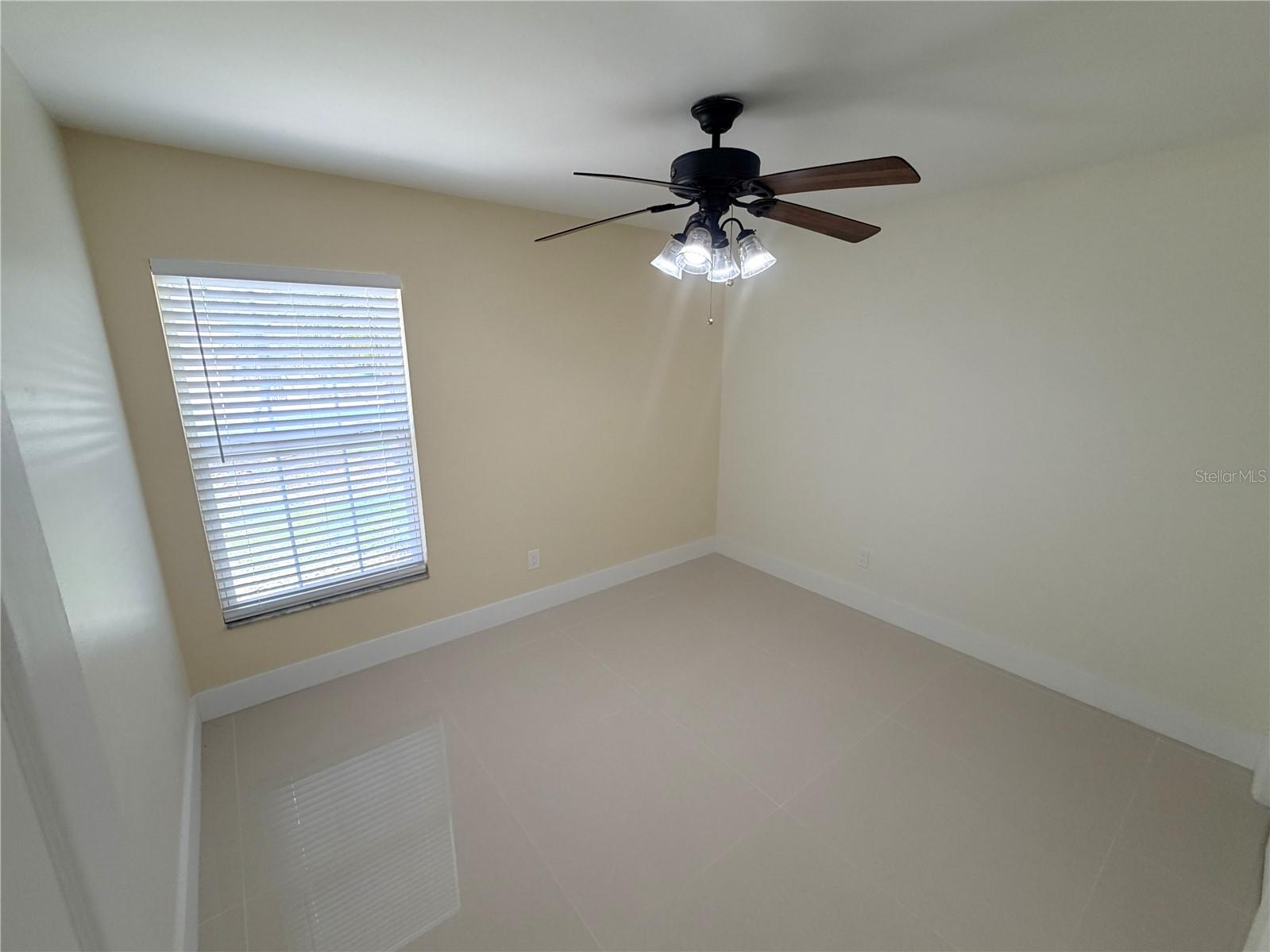 COLLEGE HEIGHTS PH 02 - Residential Lease