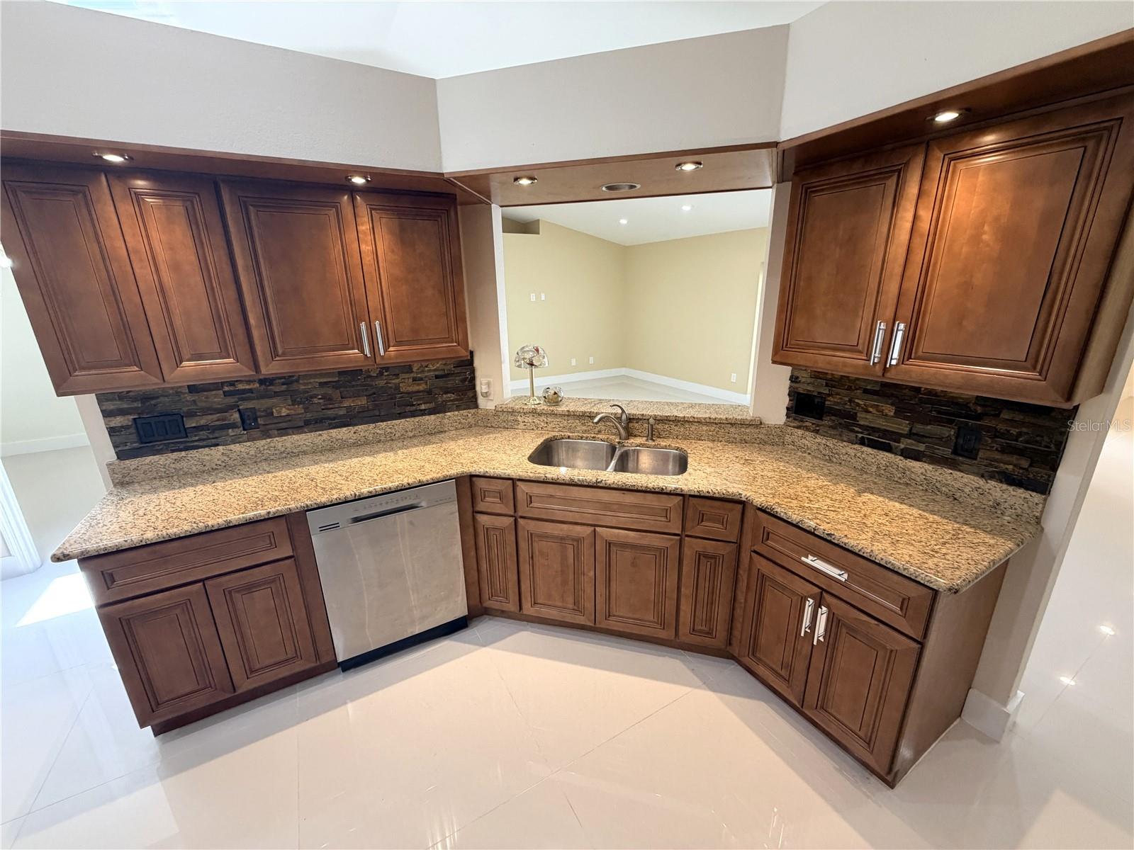 COLLEGE HEIGHTS PH 02 - Residential Lease