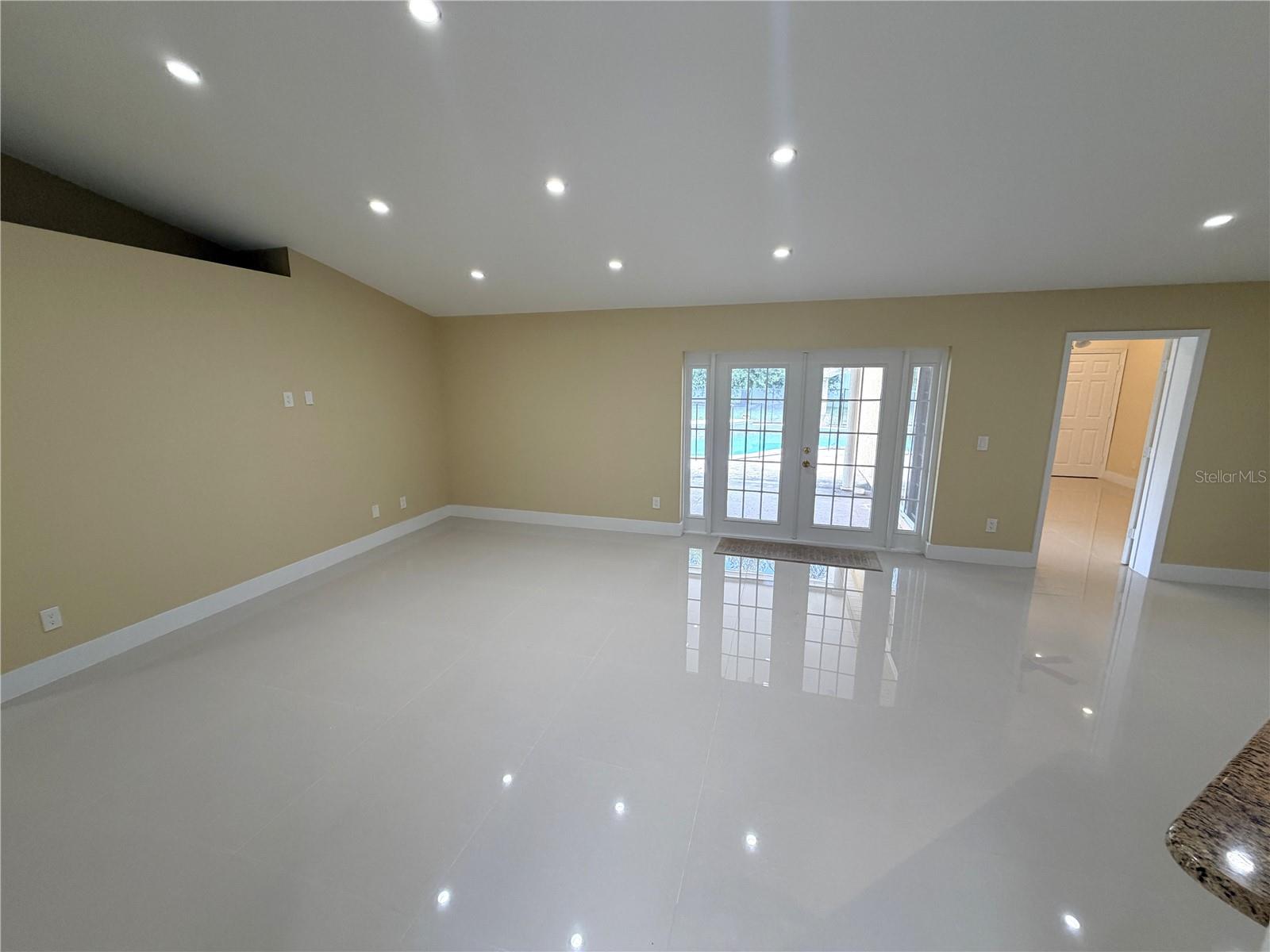 COLLEGE HEIGHTS PH 02 - Residential Lease