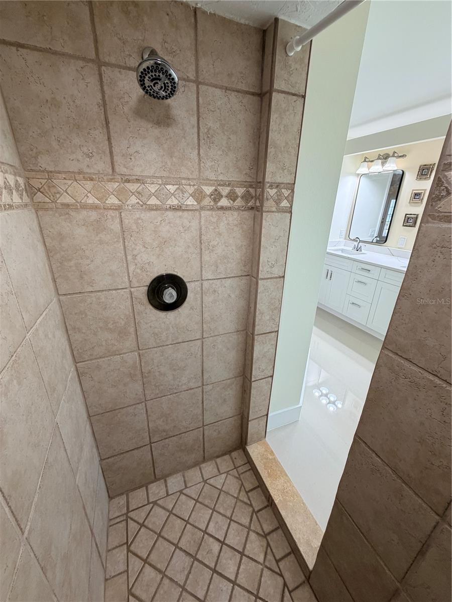 COLLEGE HEIGHTS PH 02 - Residential Lease