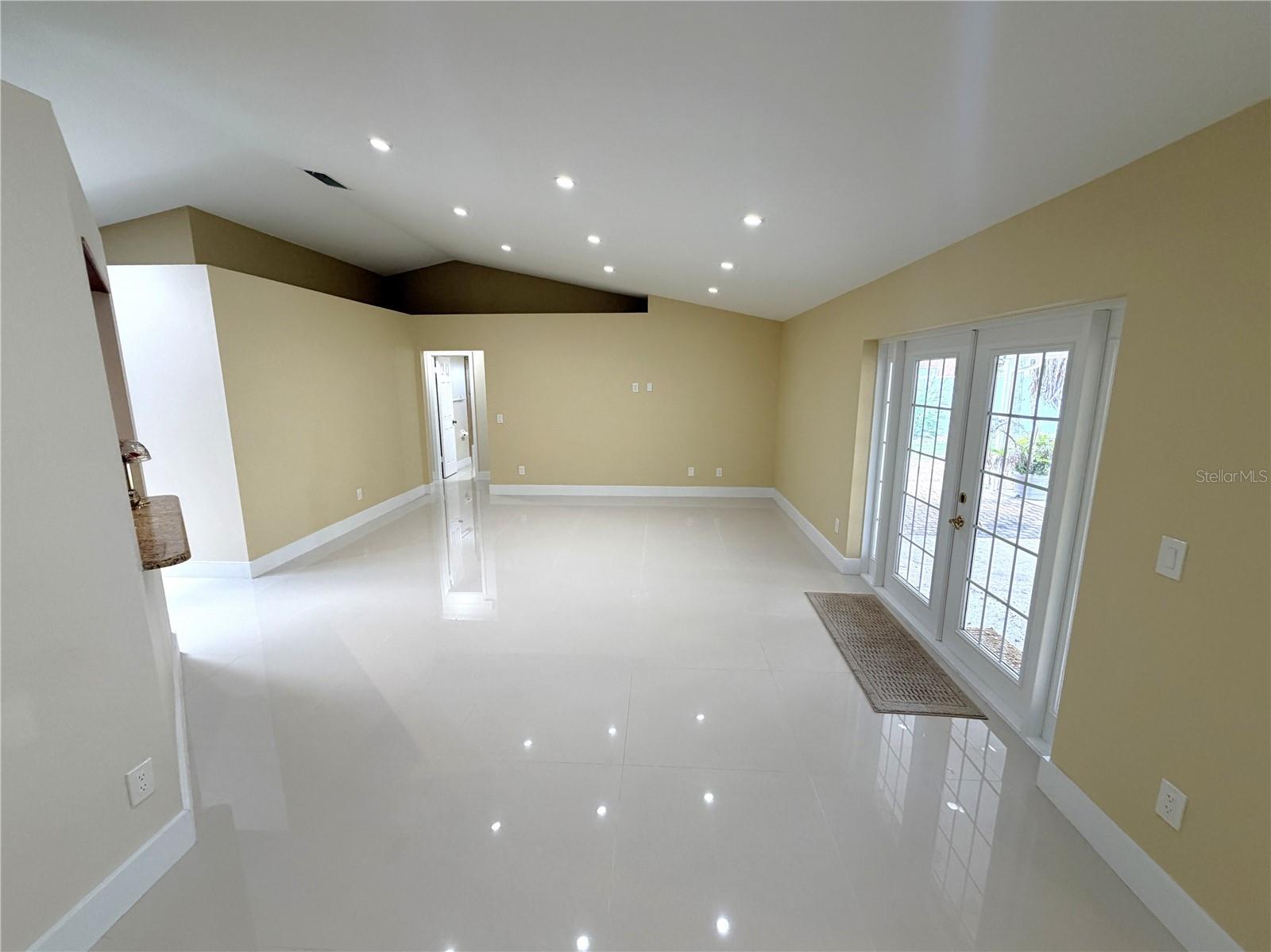COLLEGE HEIGHTS PH 02 - Residential Lease
