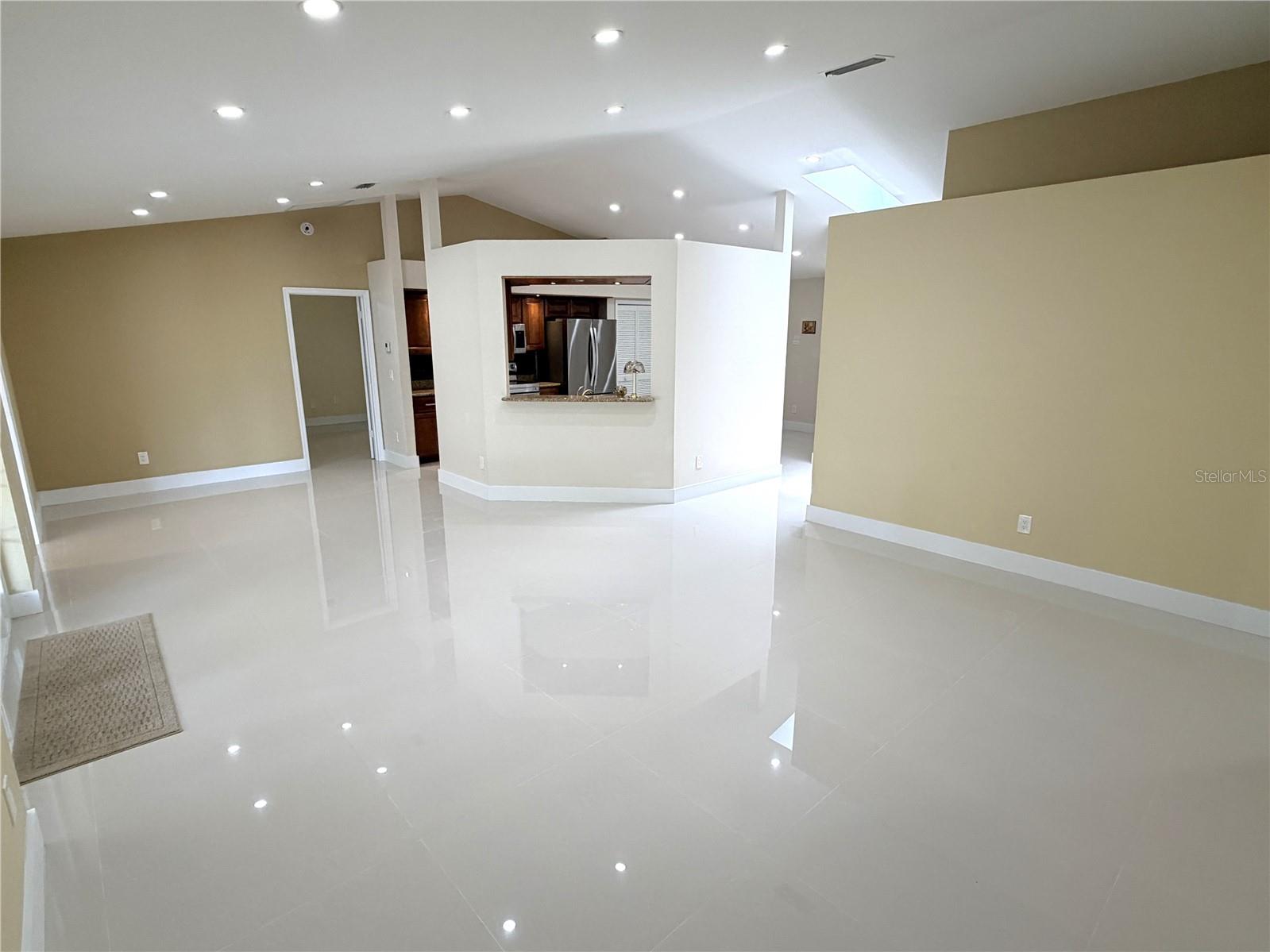 COLLEGE HEIGHTS PH 02 - Residential Lease