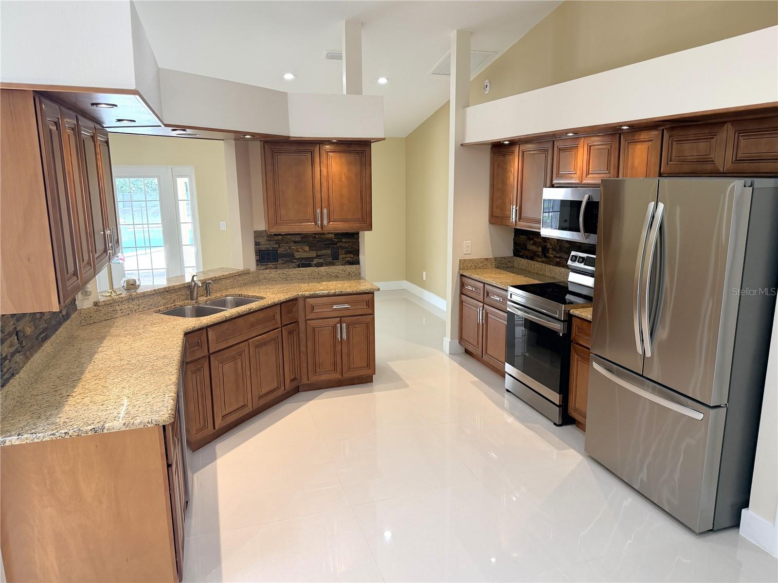 COLLEGE HEIGHTS PH 02 - Residential Lease