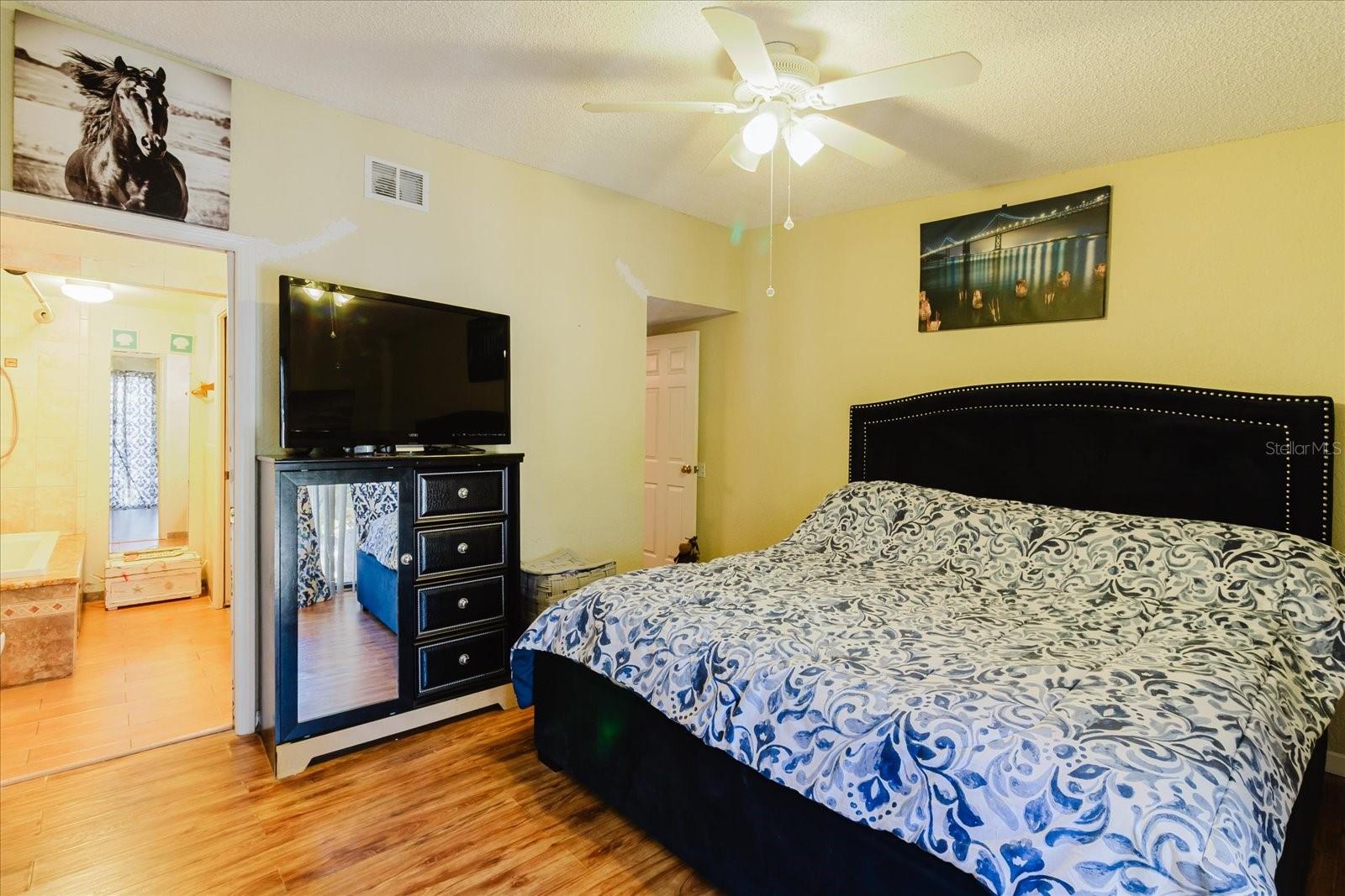 LAKE FOREST CONDO - Residential