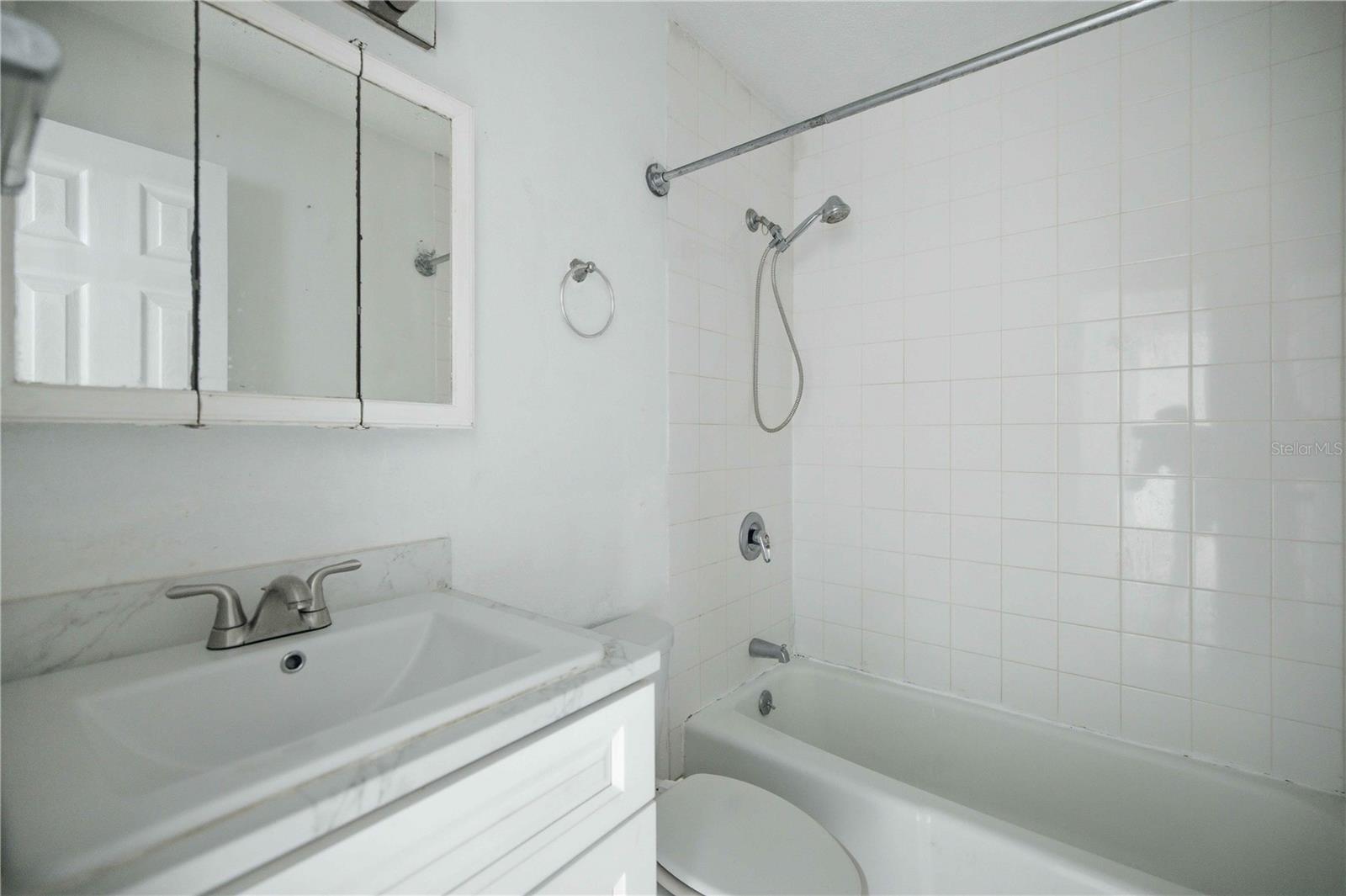 FRENCH ESTATE - Residential Lease