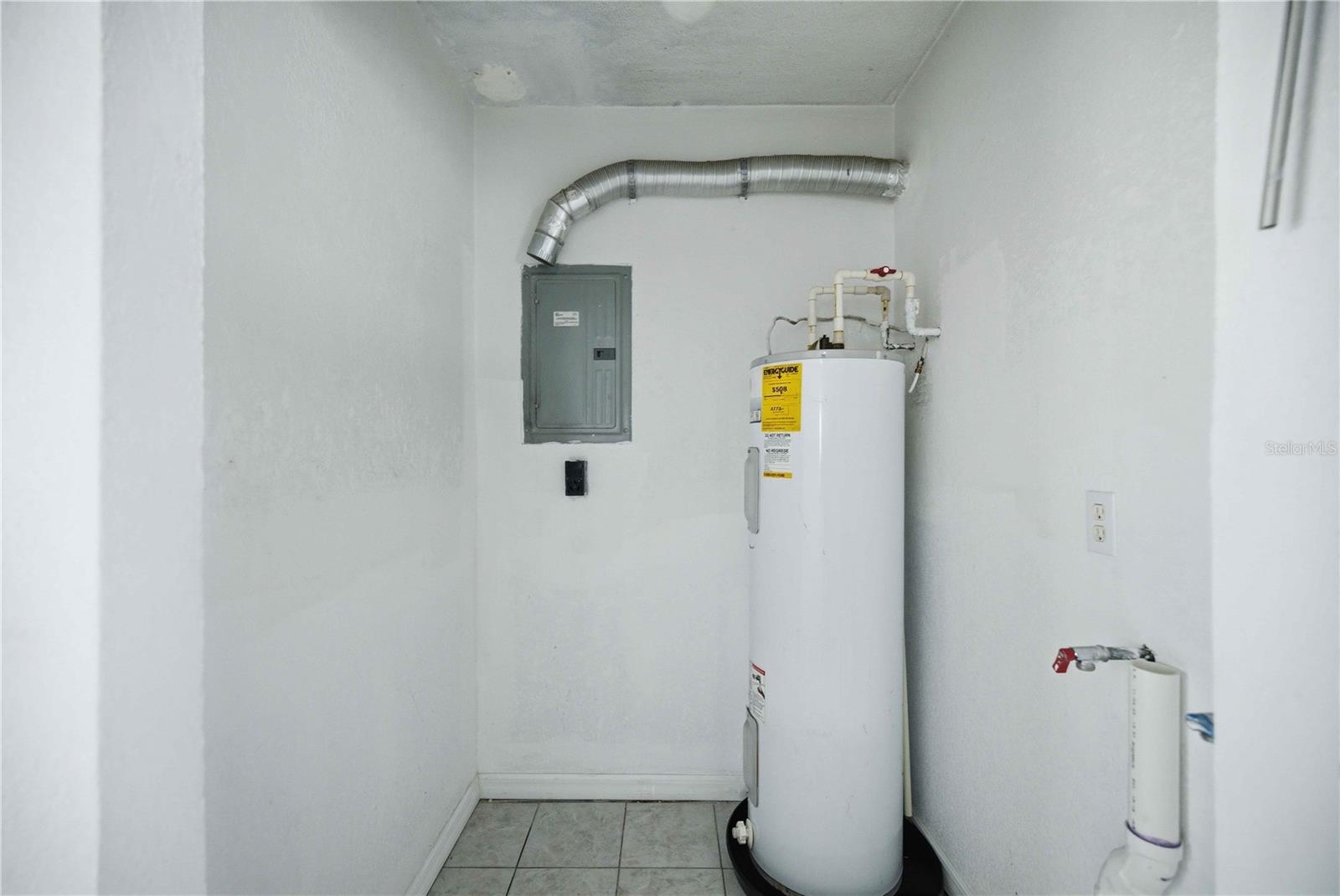 FRENCH ESTATE - Residential Lease