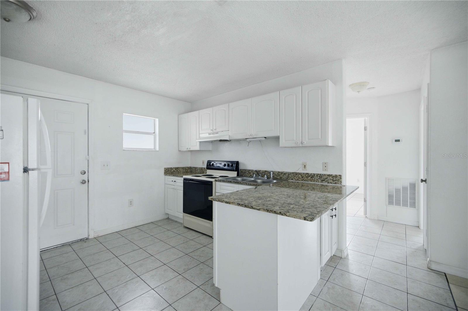 FRENCH ESTATE - Residential Lease