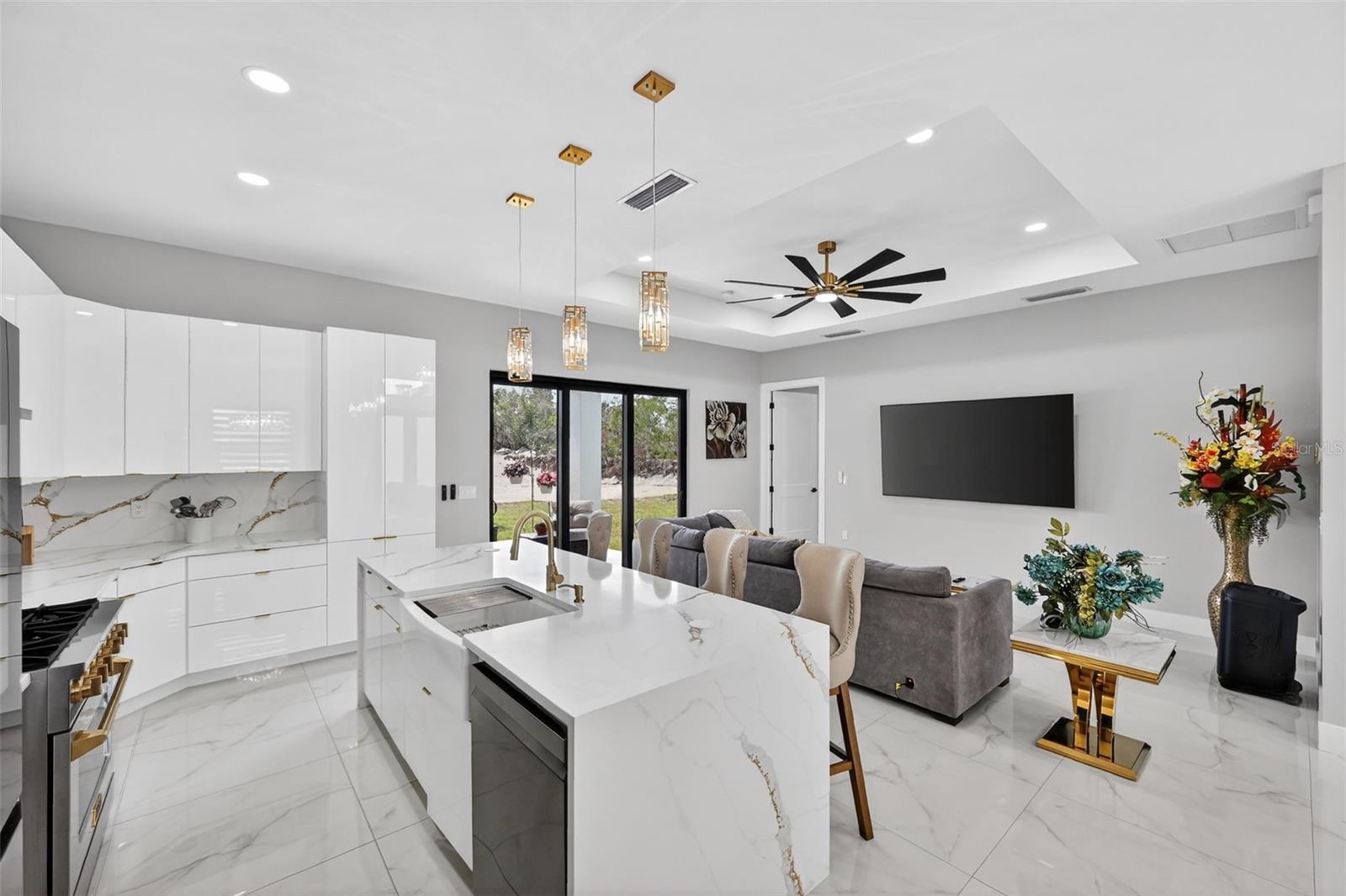 SUNN LAKES ESTATES - Residential