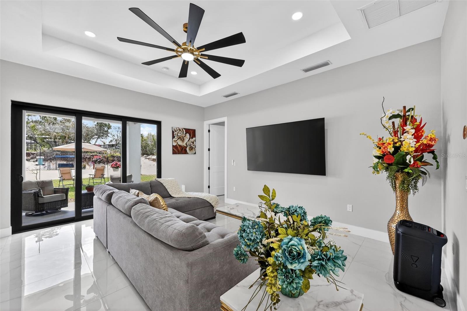 SUNN LAKES ESTATES - Residential