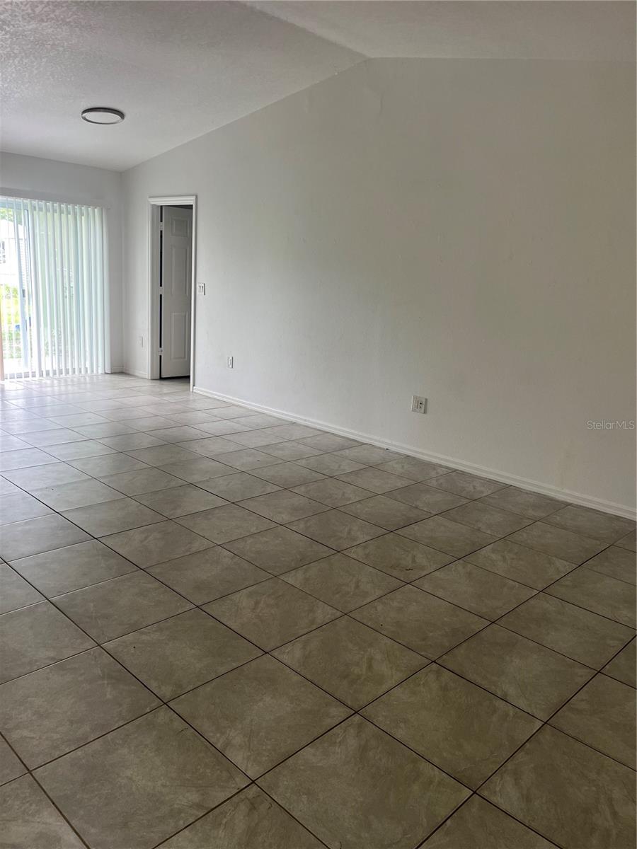 BASSWOOD ESTATES UN 02 - Residential Lease