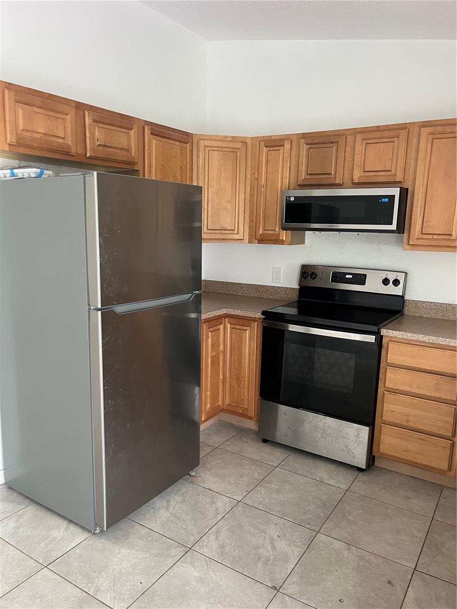 BASSWOOD ESTATES UN 02 - Residential Lease