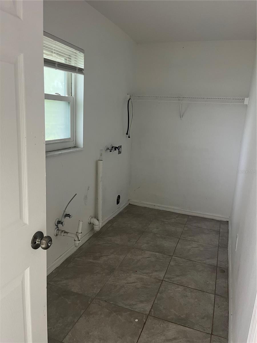 BASSWOOD ESTATES UN 02 - Residential Lease