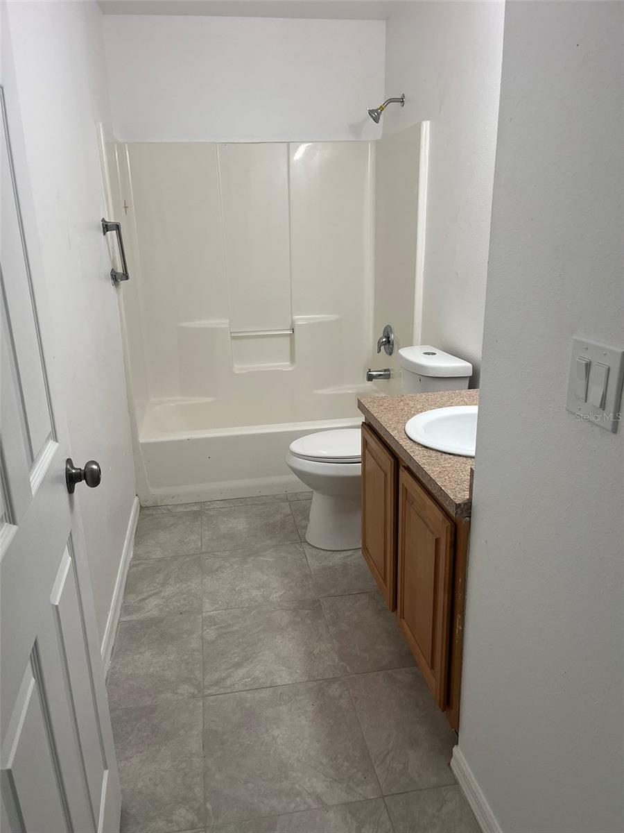 BASSWOOD ESTATES UN 02 - Residential Lease