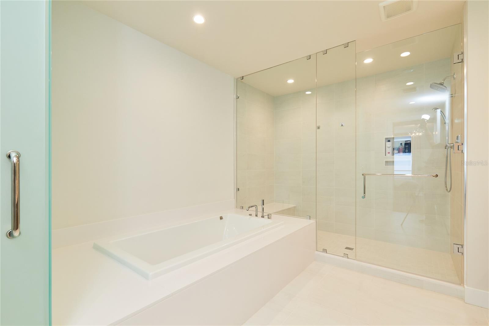 SALTAIRE CONDO - Residential