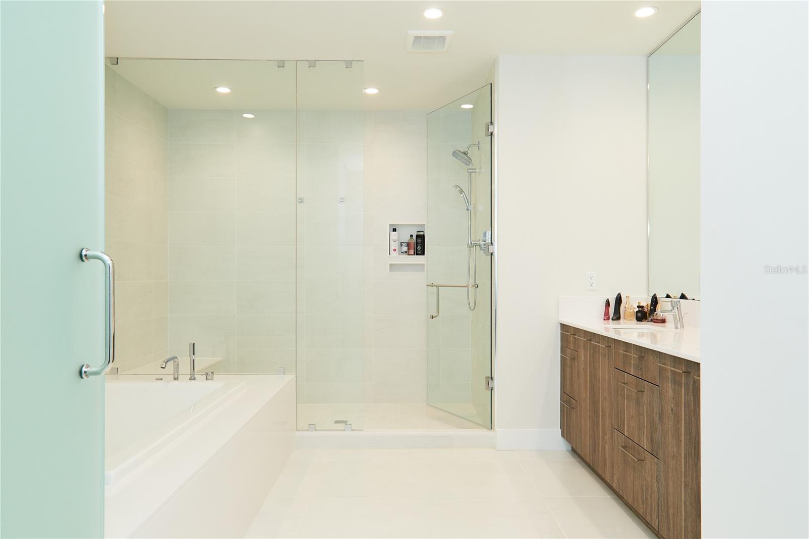 SALTAIRE CONDO - Residential