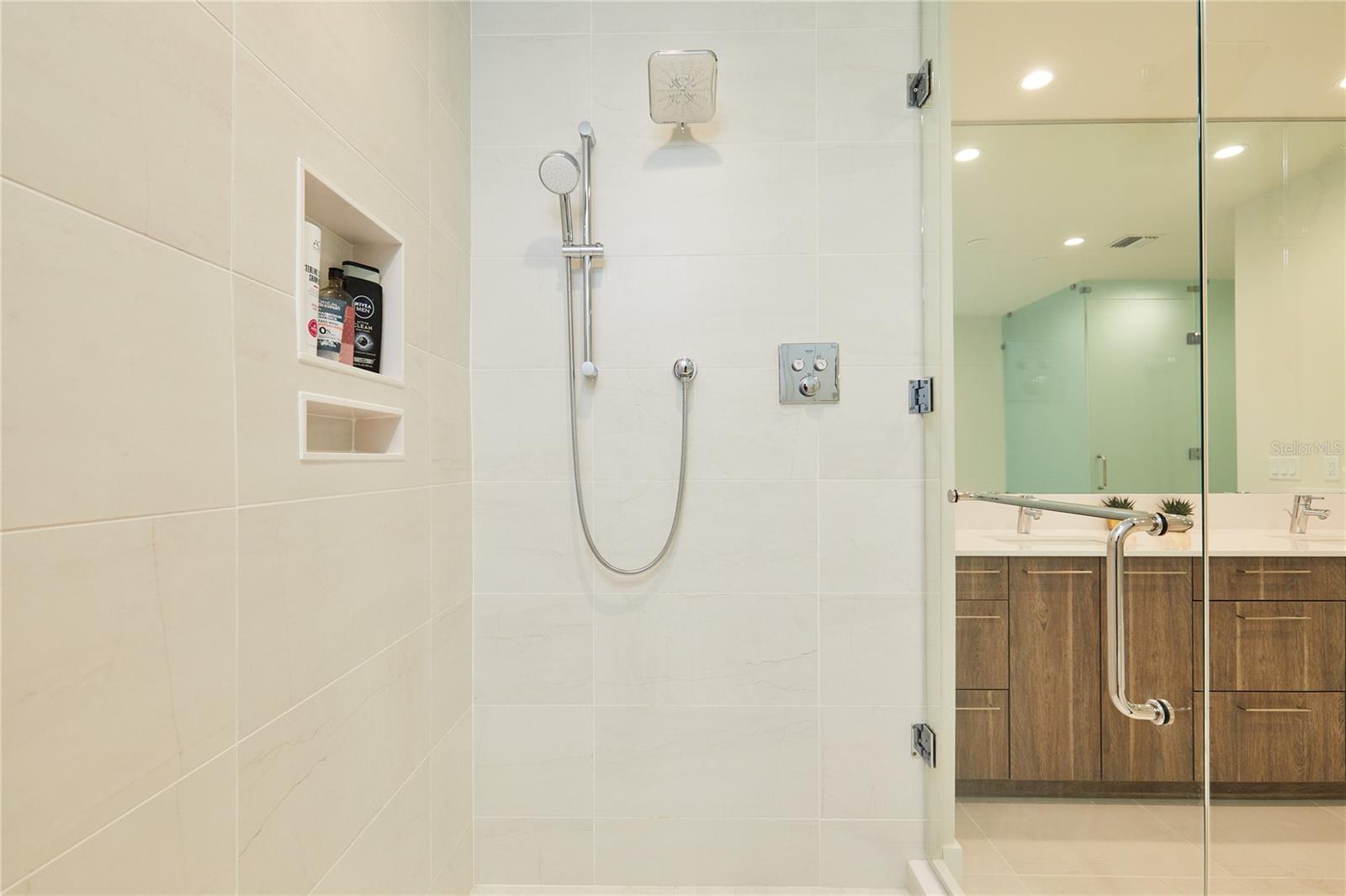 SALTAIRE CONDO - Residential