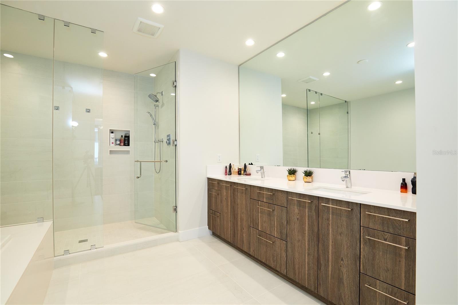 SALTAIRE CONDO - Residential