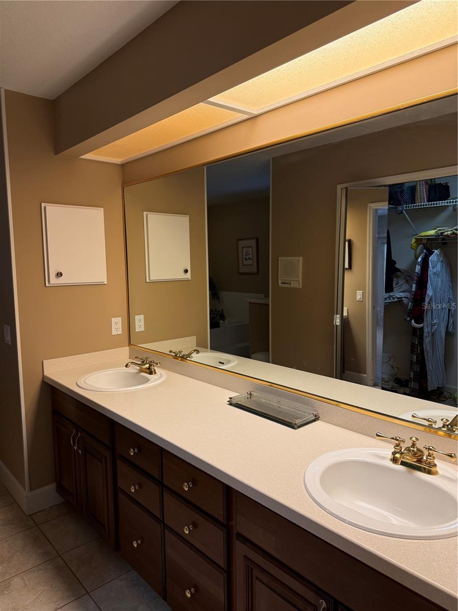 FAIRWAY LAKES - Residential